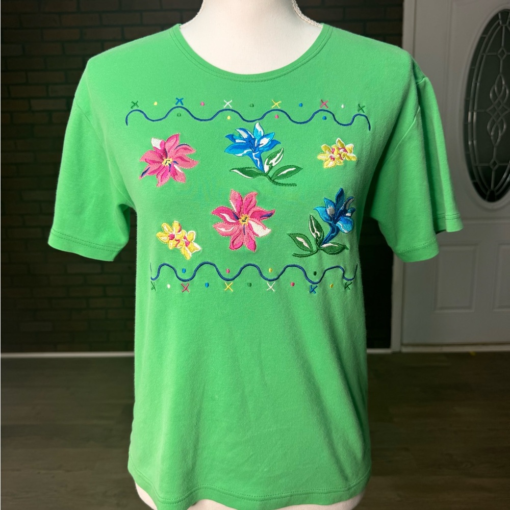 Eagles Eye Floral Embroidered‎ T Shirt Small Green Cottagecore Cotton Tee